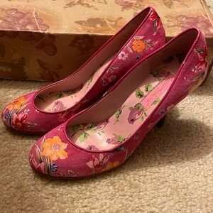 Betsey Johnson Pink Floral Heels Sz 7.5